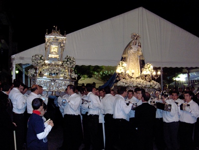 Otra vista de la procesión del día 3 de mayo